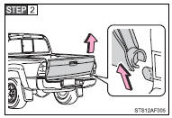 Tilt the tailgate to about 30° from vertical and pull up the right side of the