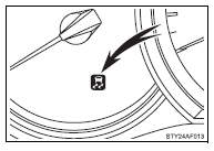 If four wheels spin, the slip indicator flashes to indicate that the active traction