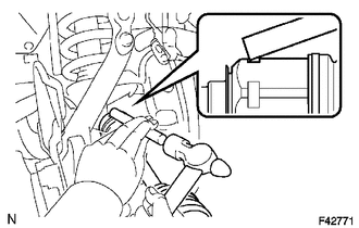 (a) Coat the spline of the inboard joint shaft with gear oil.