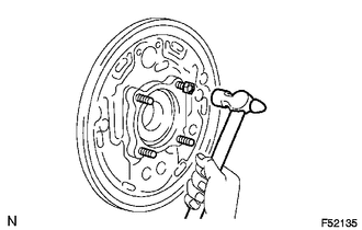 (a) Attach the 4 nuts to the rear axle housing bolts.