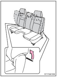 Pull the seatback lock release lever and fold down the seatback.