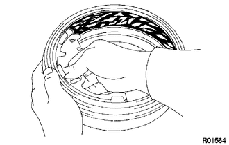 (a) Apply chalk to the inside surface of the drum, then grind the brake shoe